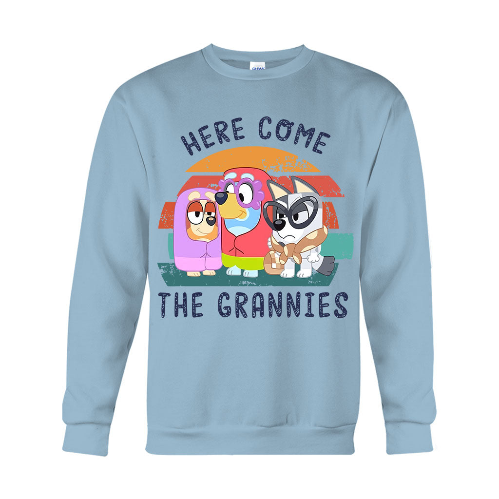 Here Come The Grannies - Grandma T-shirt And Hoodie