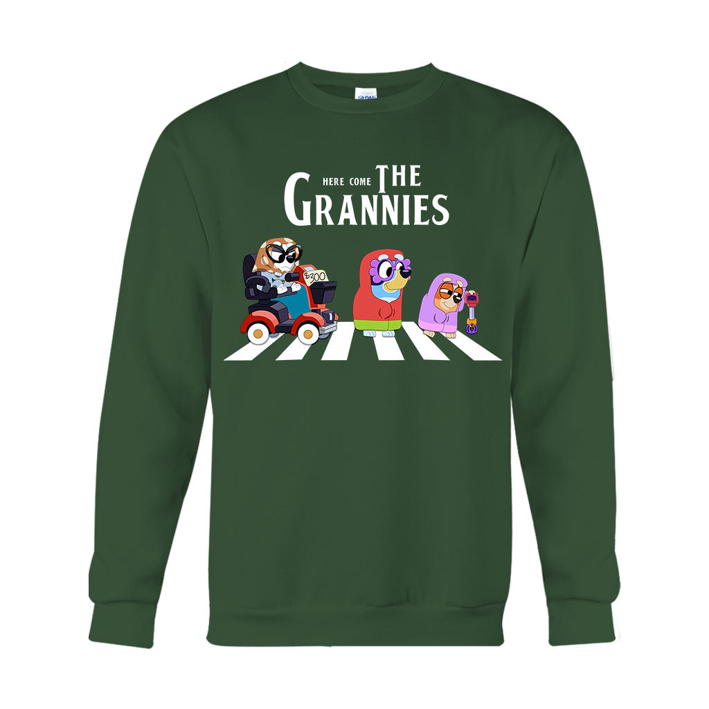 Here Come The Grannies - Grandma T-shirt And Hoodie