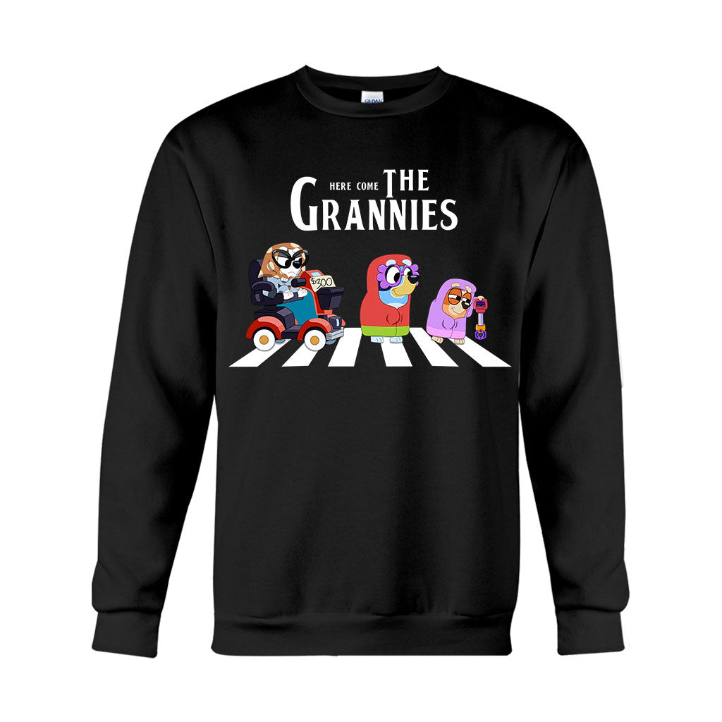 Here Come The Grannies - Grandma T-shirt And Hoodie