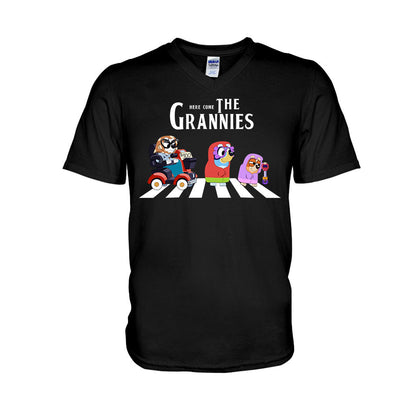 Here Come The Grannies - Grandma T-shirt And Hoodie